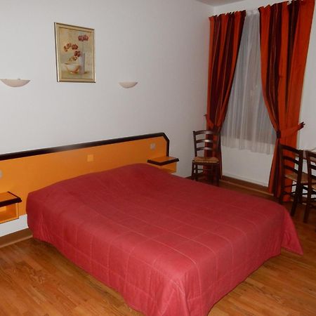 Logis Hotel Saint-Hubert كور تشيفيرني الغرفة الصورة