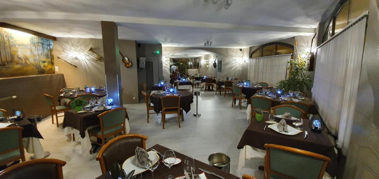 Logis Hotel Saint-Hubert كور تشيفيرني المظهر الخارجي الصورة