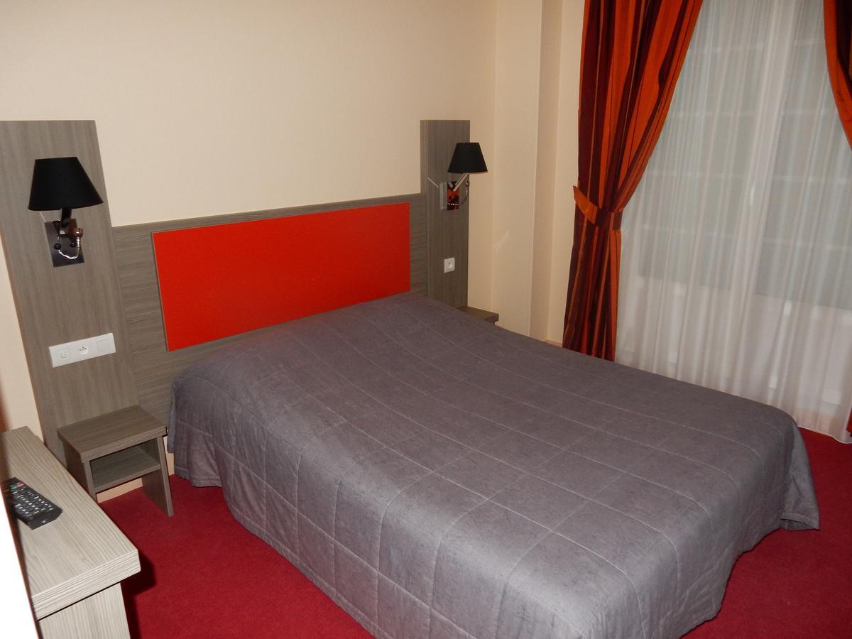 Logis Hotel Saint-Hubert كور تشيفيرني المظهر الخارجي الصورة