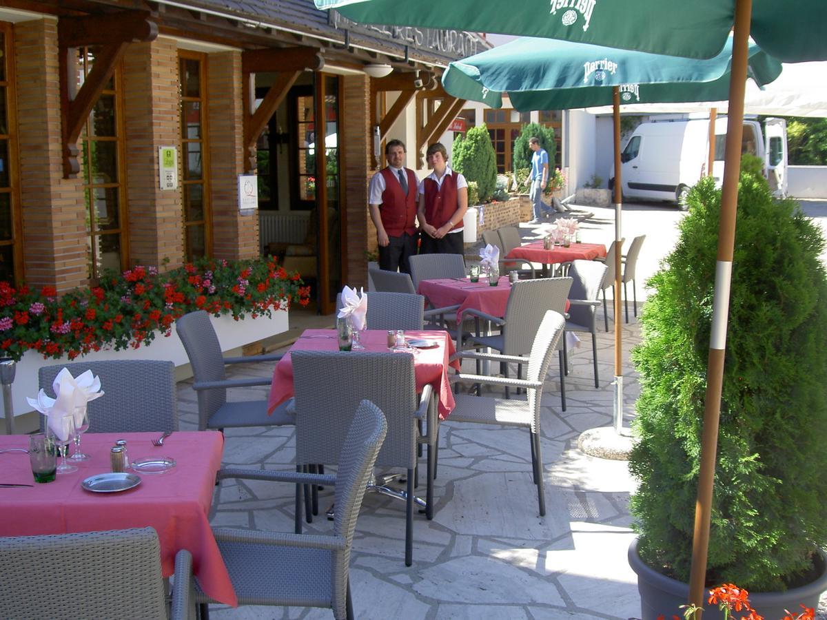 Logis Hotel Saint-Hubert كور تشيفيرني المظهر الخارجي الصورة