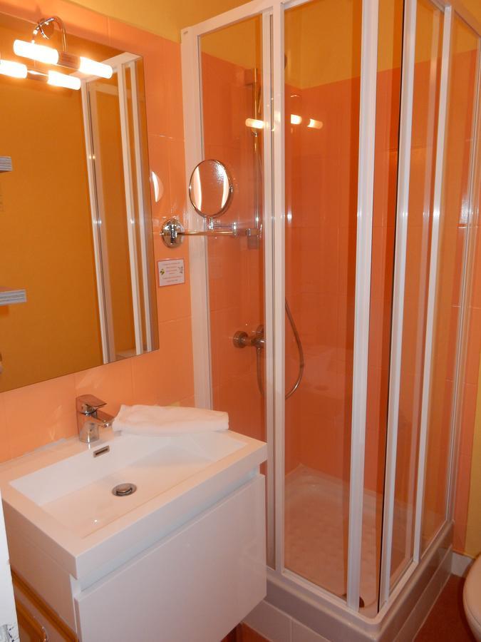 Logis Hotel Saint-Hubert كور تشيفيرني المظهر الخارجي الصورة