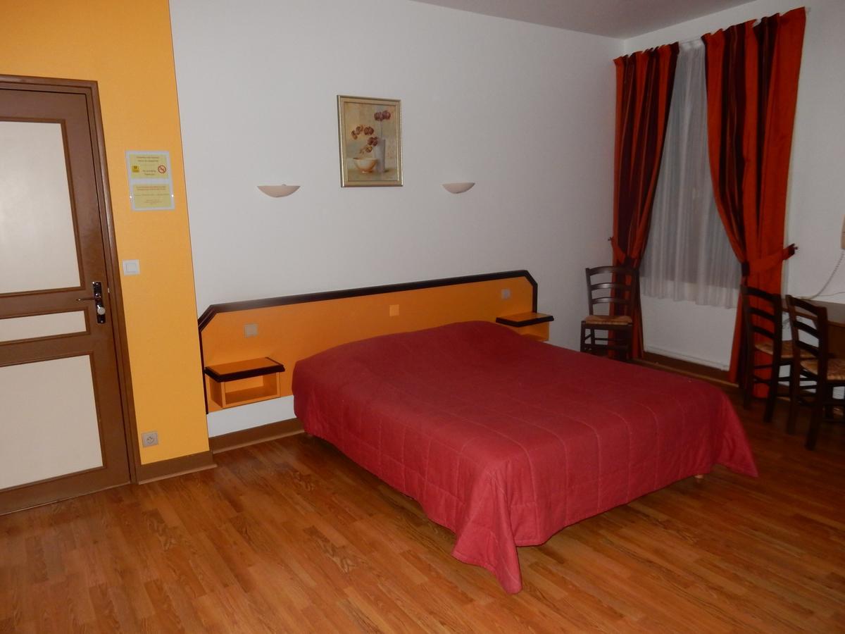 Logis Hotel Saint-Hubert كور تشيفيرني المظهر الخارجي الصورة