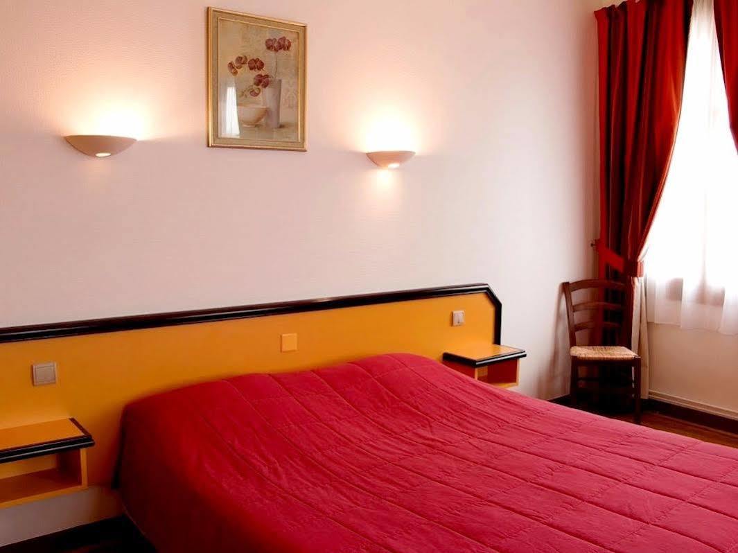 Logis Hotel Saint-Hubert كور تشيفيرني المظهر الخارجي الصورة