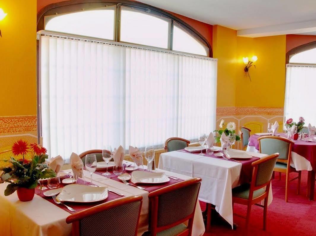 Logis Hotel Saint-Hubert كور تشيفيرني المظهر الخارجي الصورة