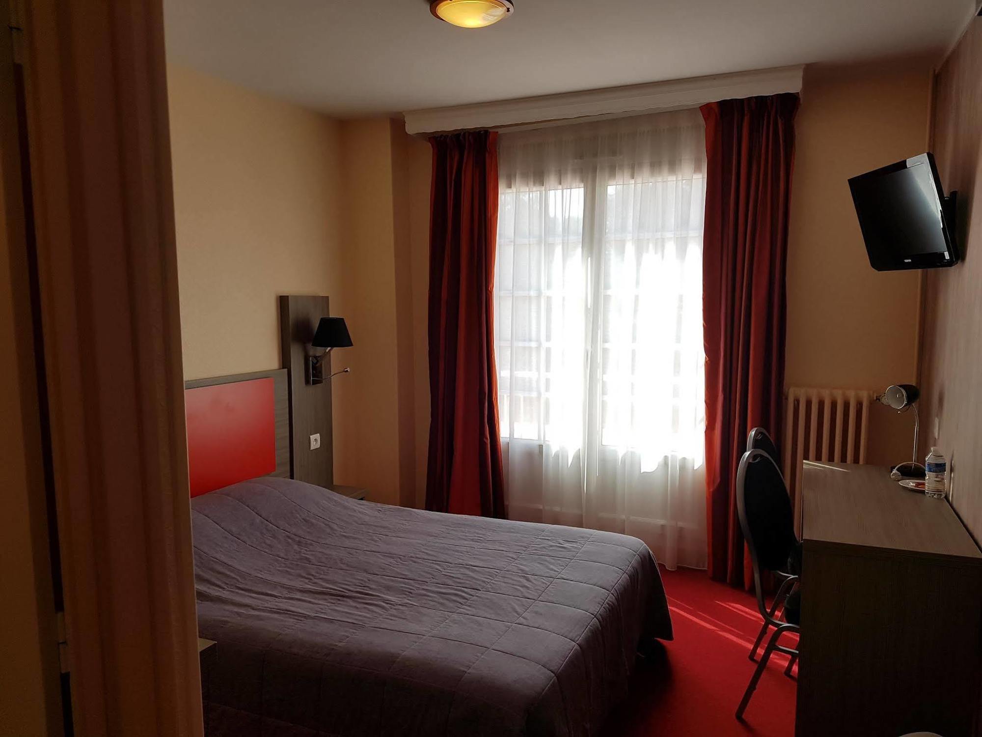 Logis Hotel Saint-Hubert كور تشيفيرني المظهر الخارجي الصورة
