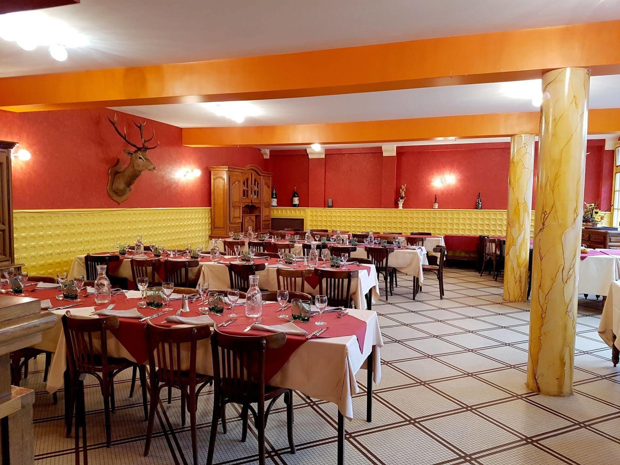 Logis Hotel Saint-Hubert كور تشيفيرني المظهر الخارجي الصورة