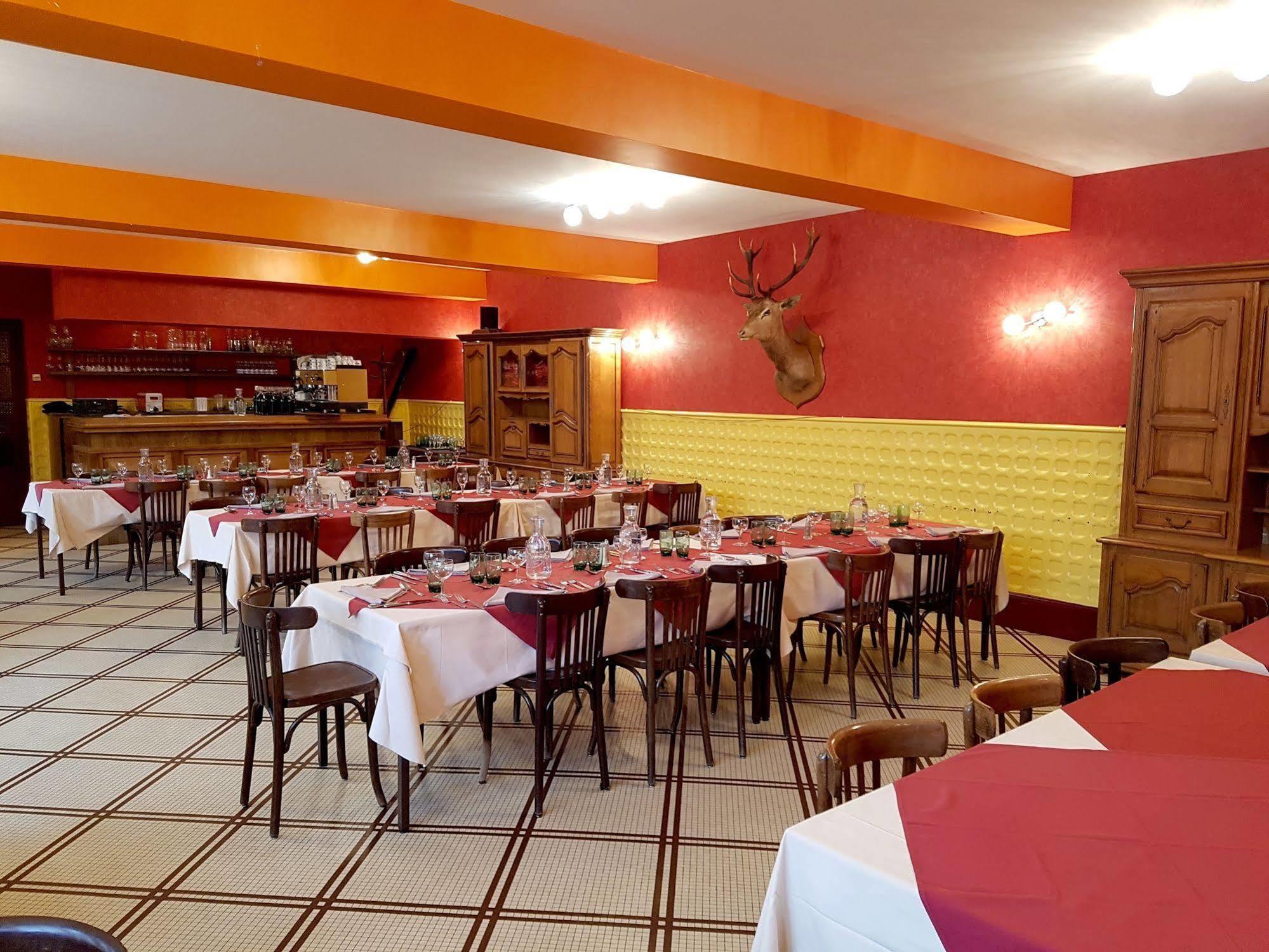 Logis Hotel Saint-Hubert كور تشيفيرني المظهر الخارجي الصورة