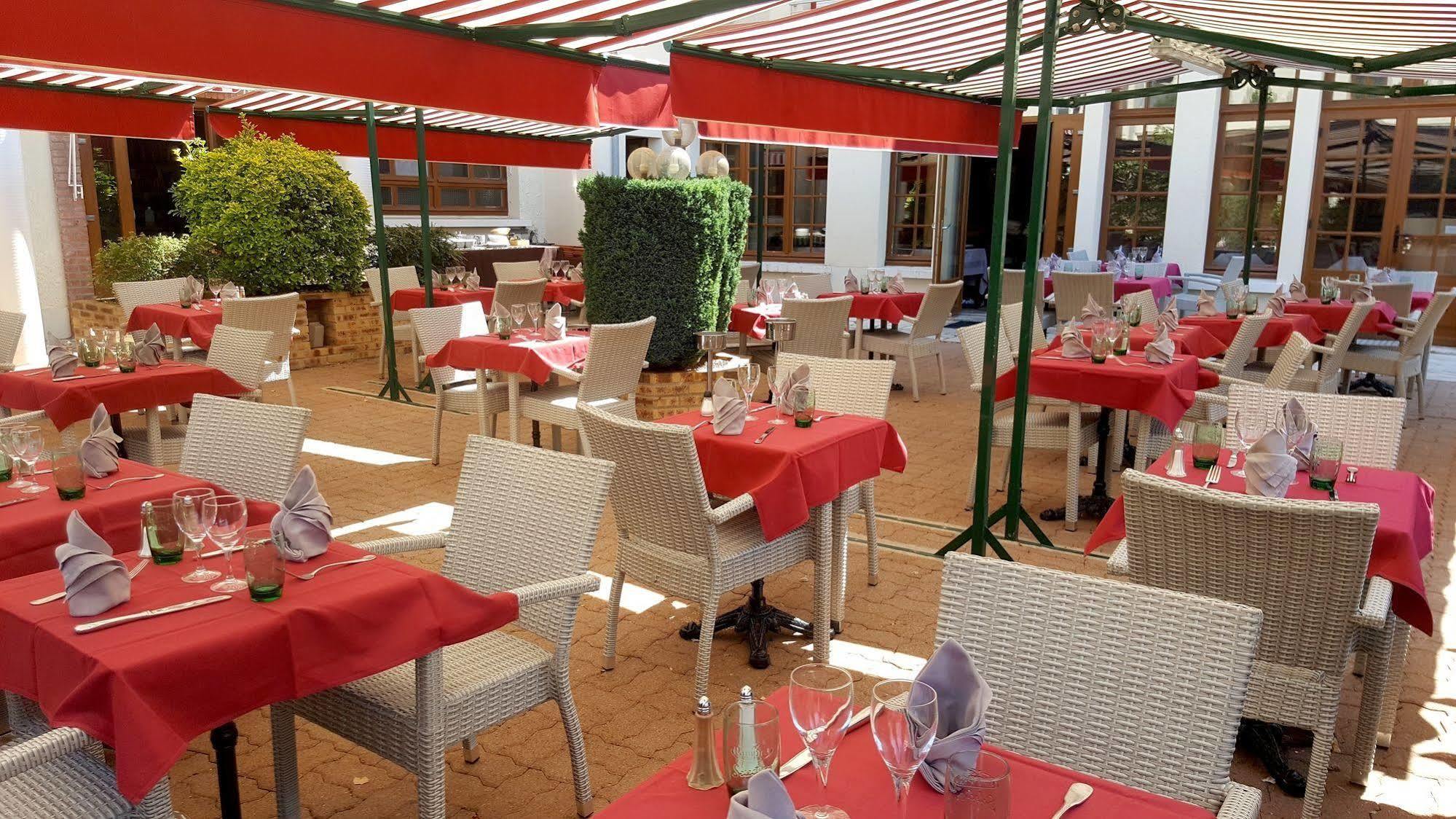 Logis Hotel Saint-Hubert كور تشيفيرني المظهر الخارجي الصورة