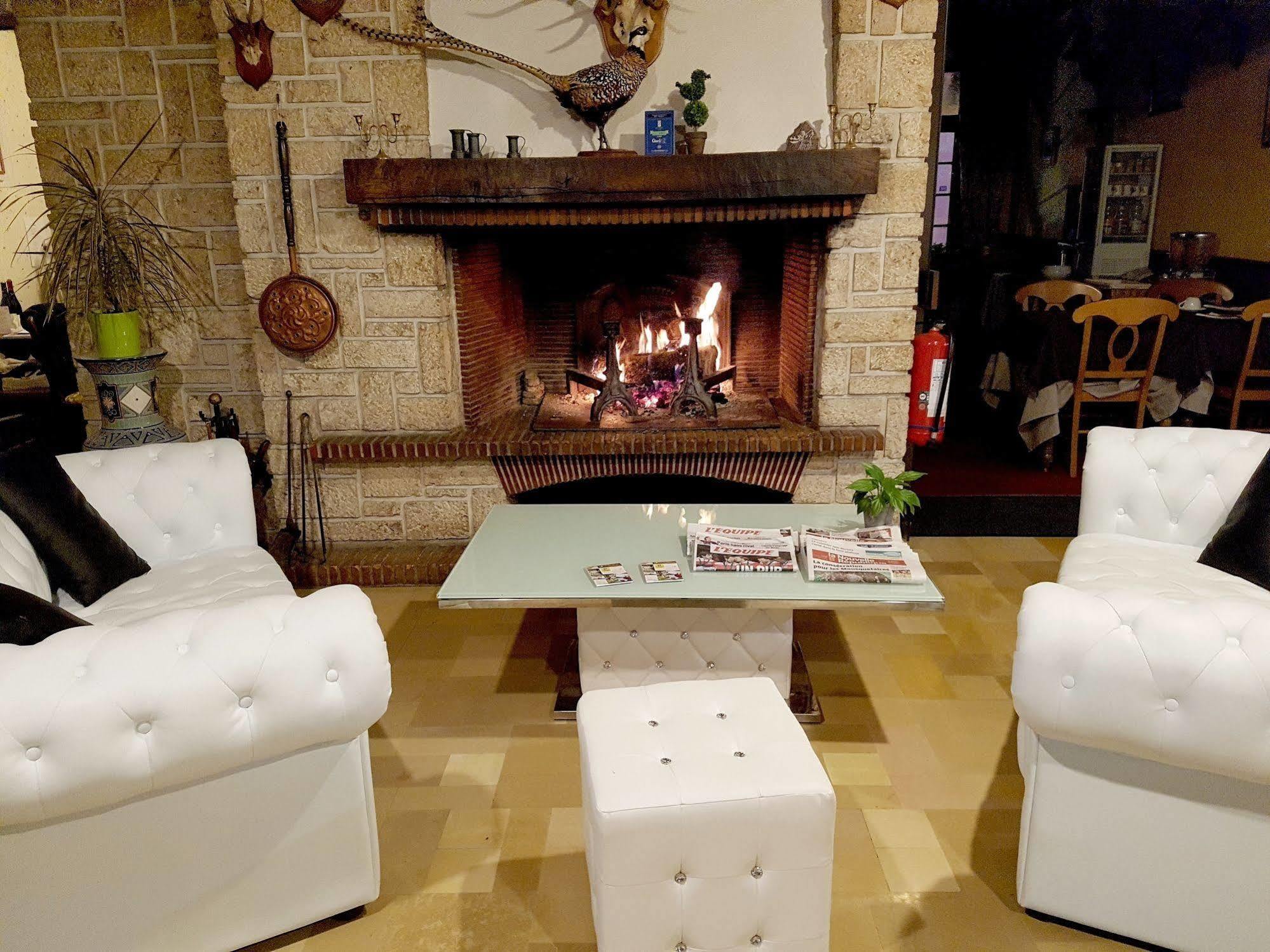 Logis Hotel Saint-Hubert كور تشيفيرني المظهر الخارجي الصورة